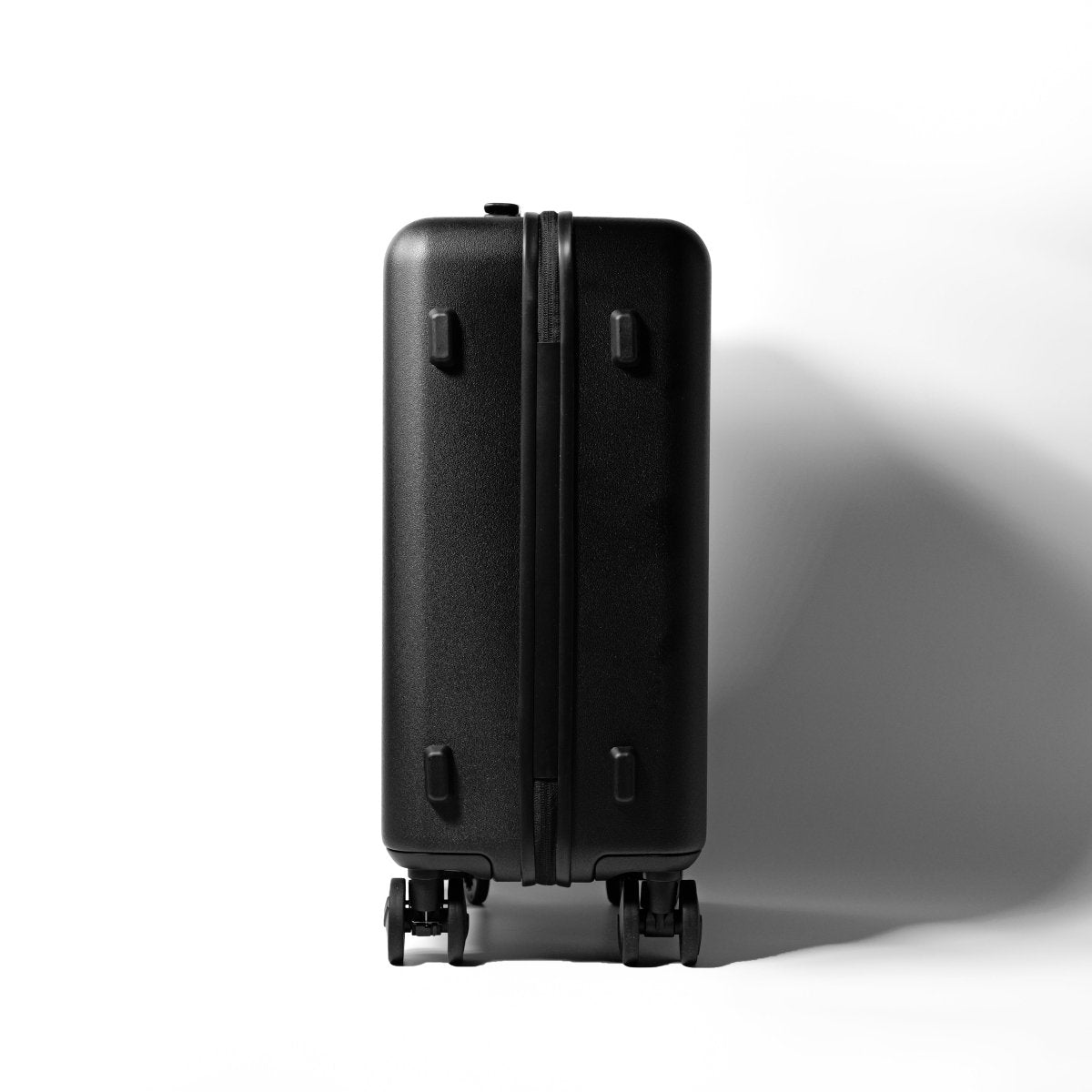 Essential Luxe Suitcase | aucentic(オーセンティック)