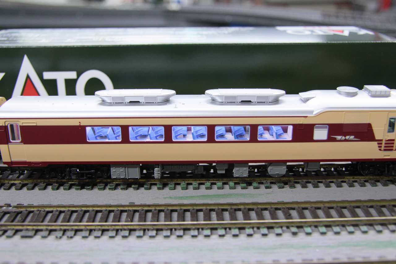 KATO キハ81へ簡単確実にKATO純正室内灯を取付ける方法！ - 零工房