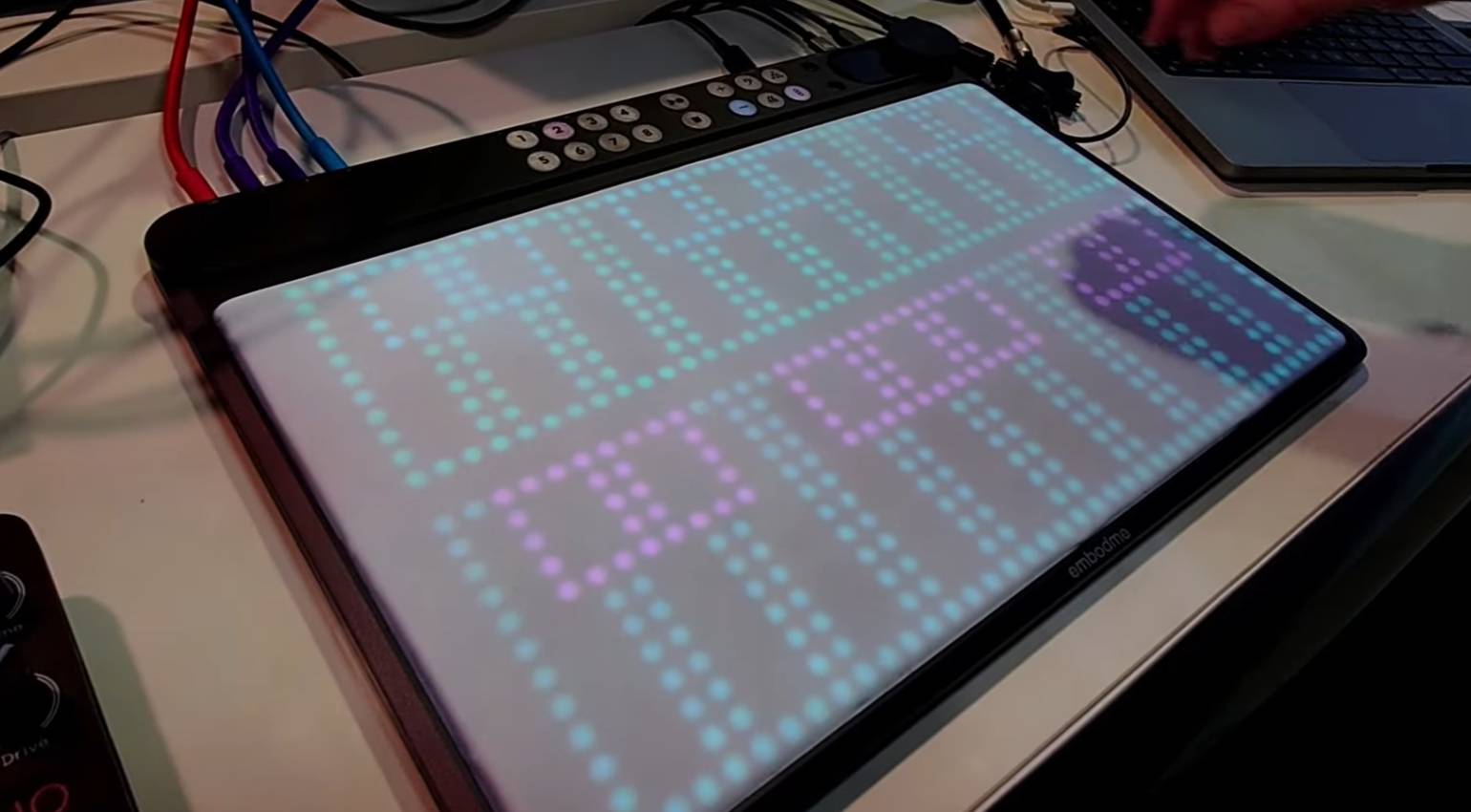 embodme erae2 パッド型MIDIコントローラー MPE対応 embodme erae2