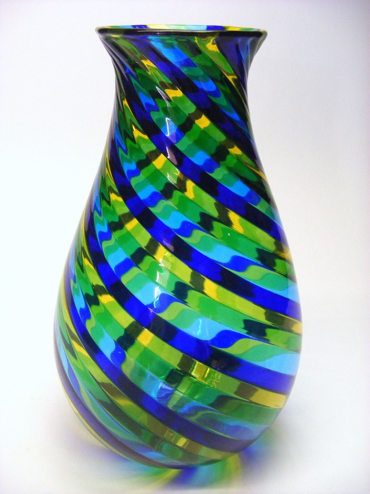 イタリアのヴェネチア製 ベネチアングラスの伝統を作り上げてきた職人