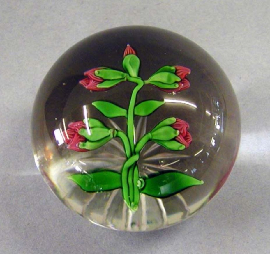 オールドバカラ(baccarat)のペーパーウェイトー 愛されたモチーフたち