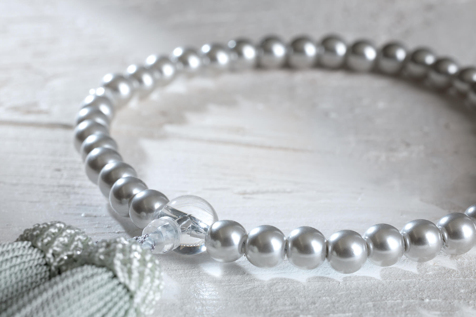 念珠】再生グレーパール片手7mm P仕立 人絹頭房グレー SN011 – 祈り百貨店