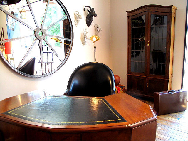 珍しいデスクは自分の書斎に | ロイズ・アンティークス | ヨーロッパの