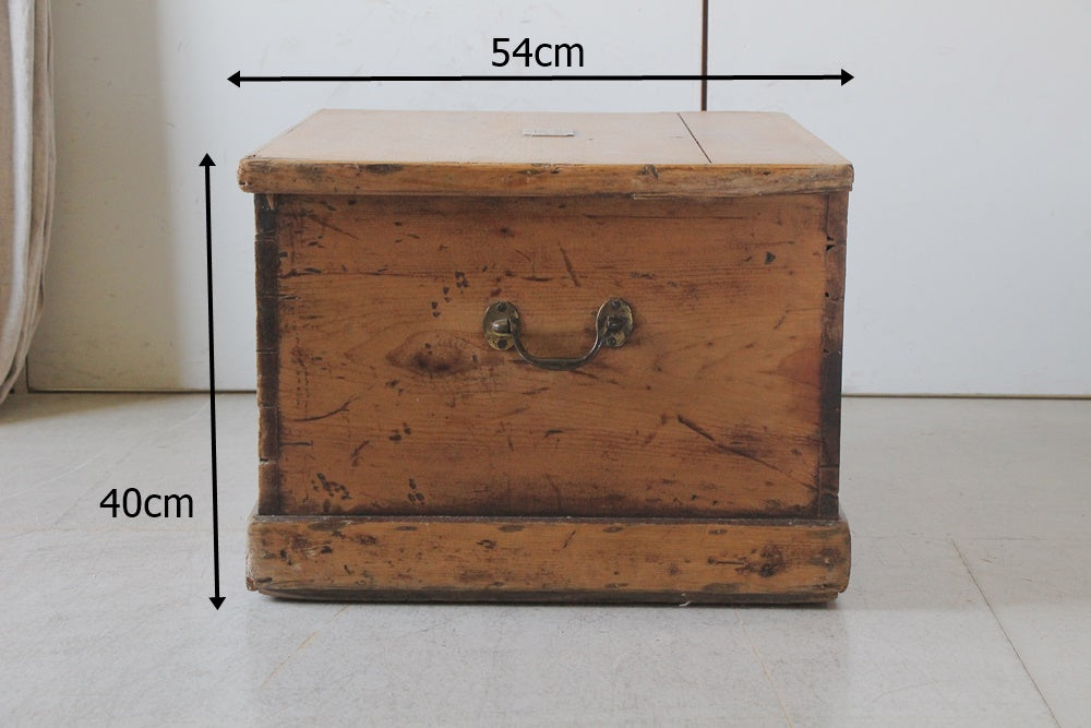 ヴィクトリアン オールドパイン材コファ（高さ40cm） イギリス