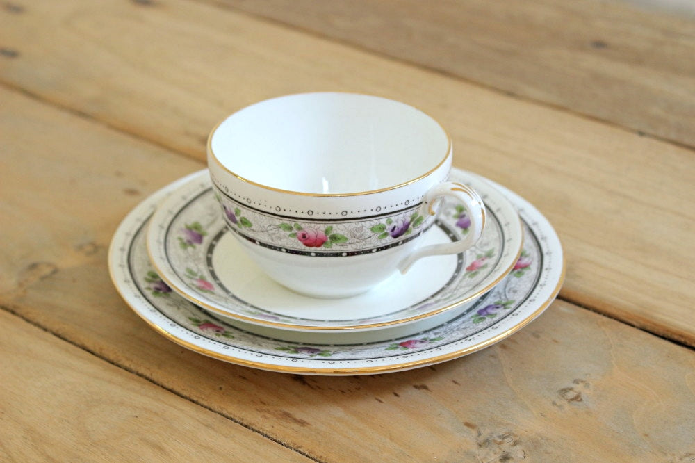 Shelly社1910年代バラ模様のトリオC&S イギリスアンティーク食器