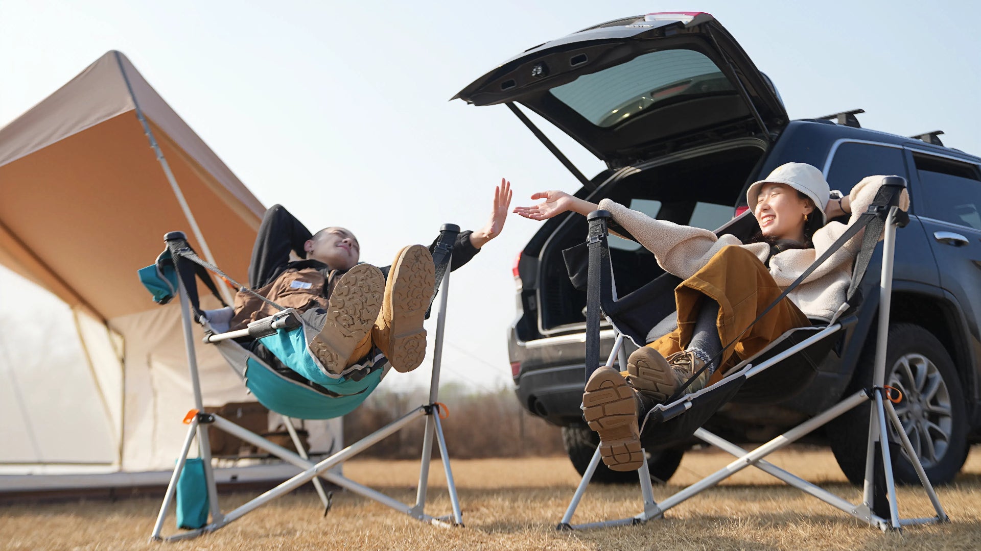 風と踊る憩いの時間——KingCamp ハンモックチェアの贅沢な物語