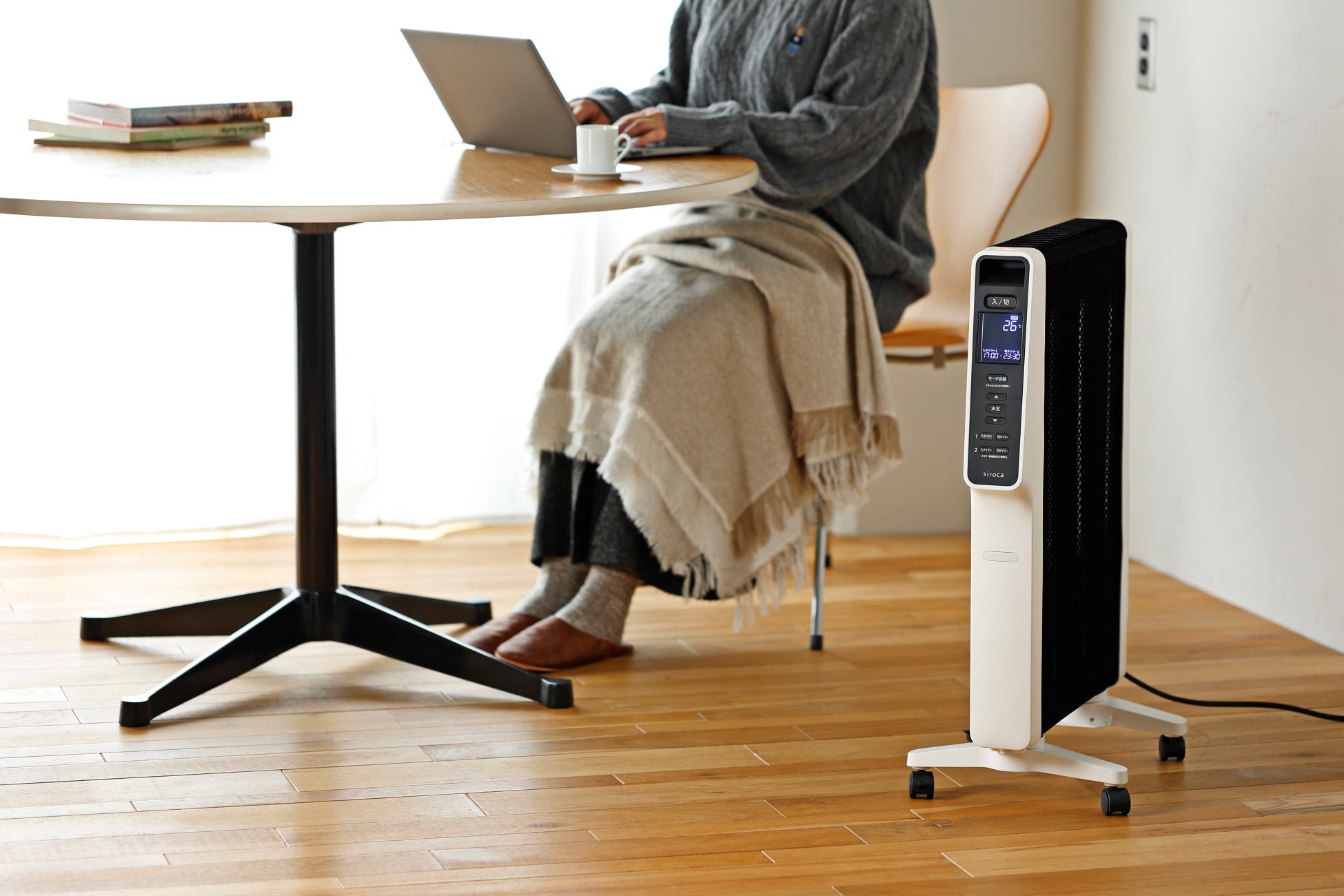 シロカが遠赤軽量ヒーターかるポカの新モデル発表、足元あたために特化