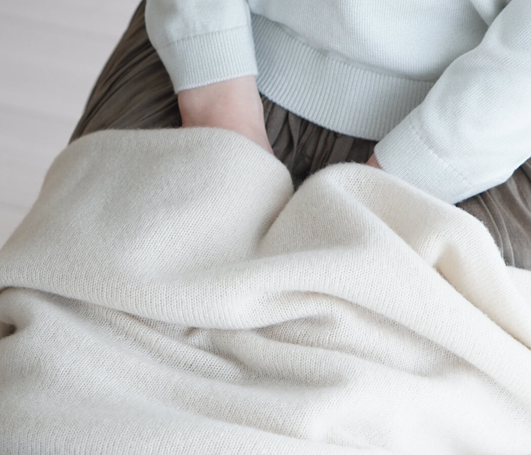 おうち時間を極上のカシミヤで｜日本製カシミヤブランケット・ホーム