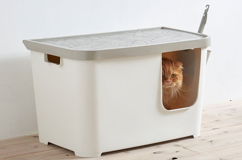 飛び散りやニオイを軽減！北欧風トイレカバー付き猫トイレ『Casetta