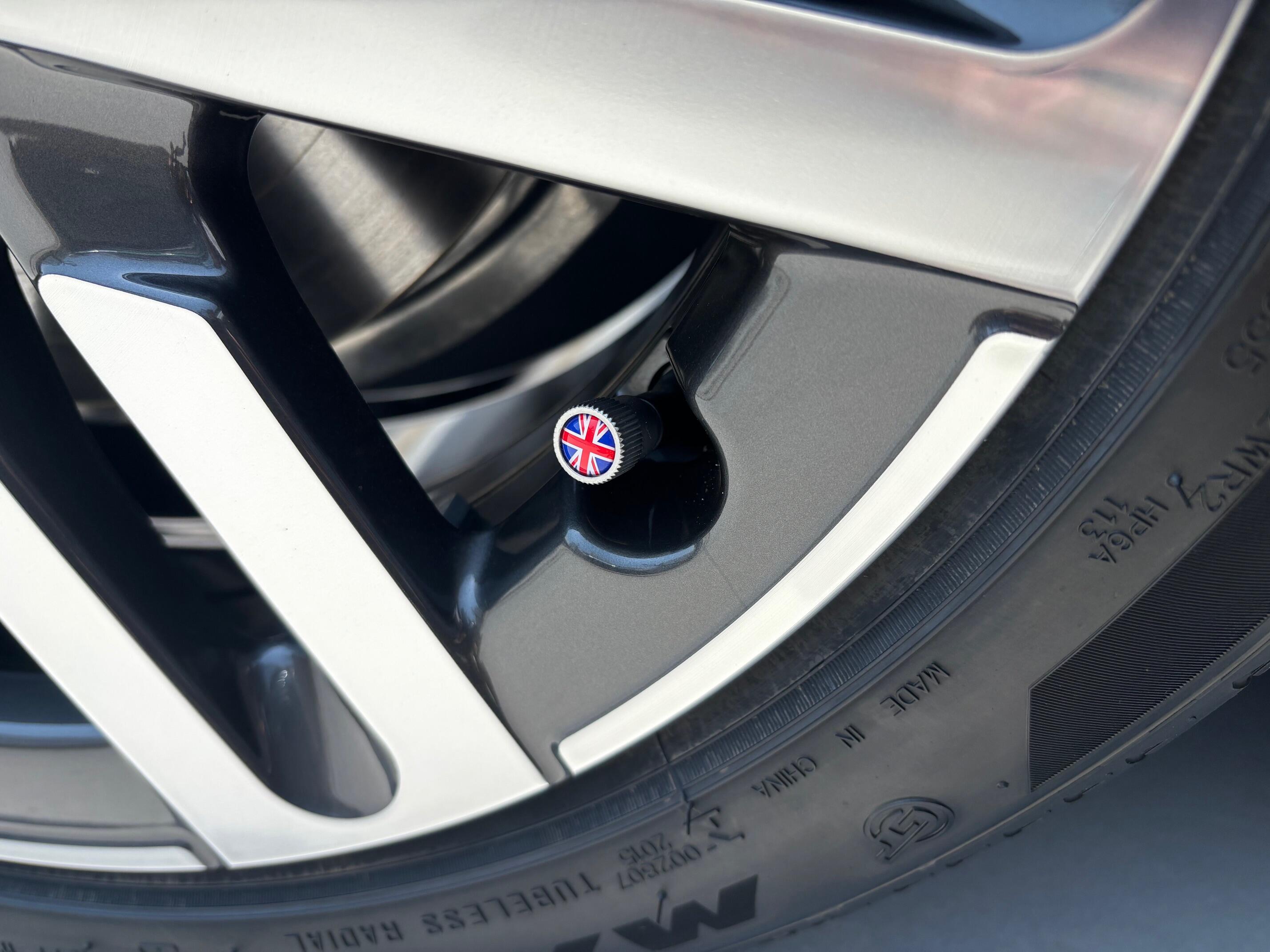 メルティングシルバーⅢにちらっとチリレッド - MINI西宮／MINI宝塚