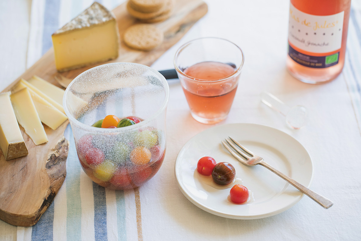 粉雪のような細かな気泡が魅力横山秀樹さんの「ガラスボウル」ただいま