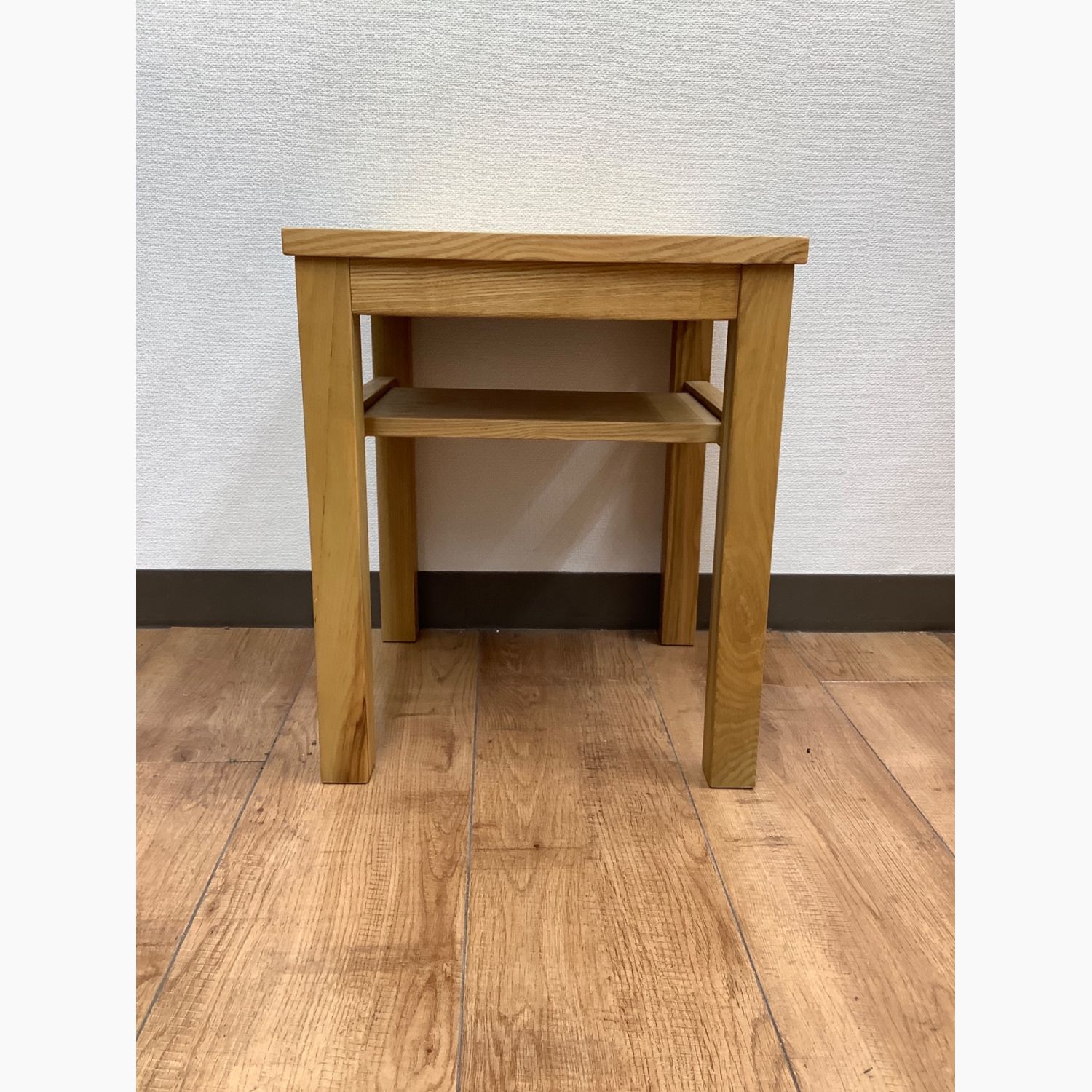 無印良品 タモ材 サイドテーブルベンチ 棚付 ベッドサイドテーブルにも