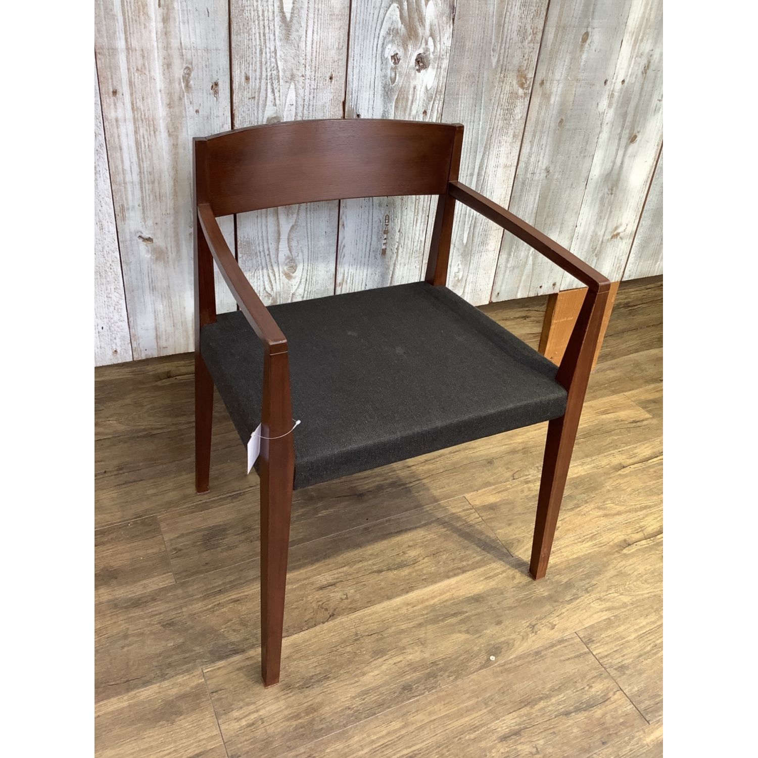 木製アームチェア ブラウンアルフレックス