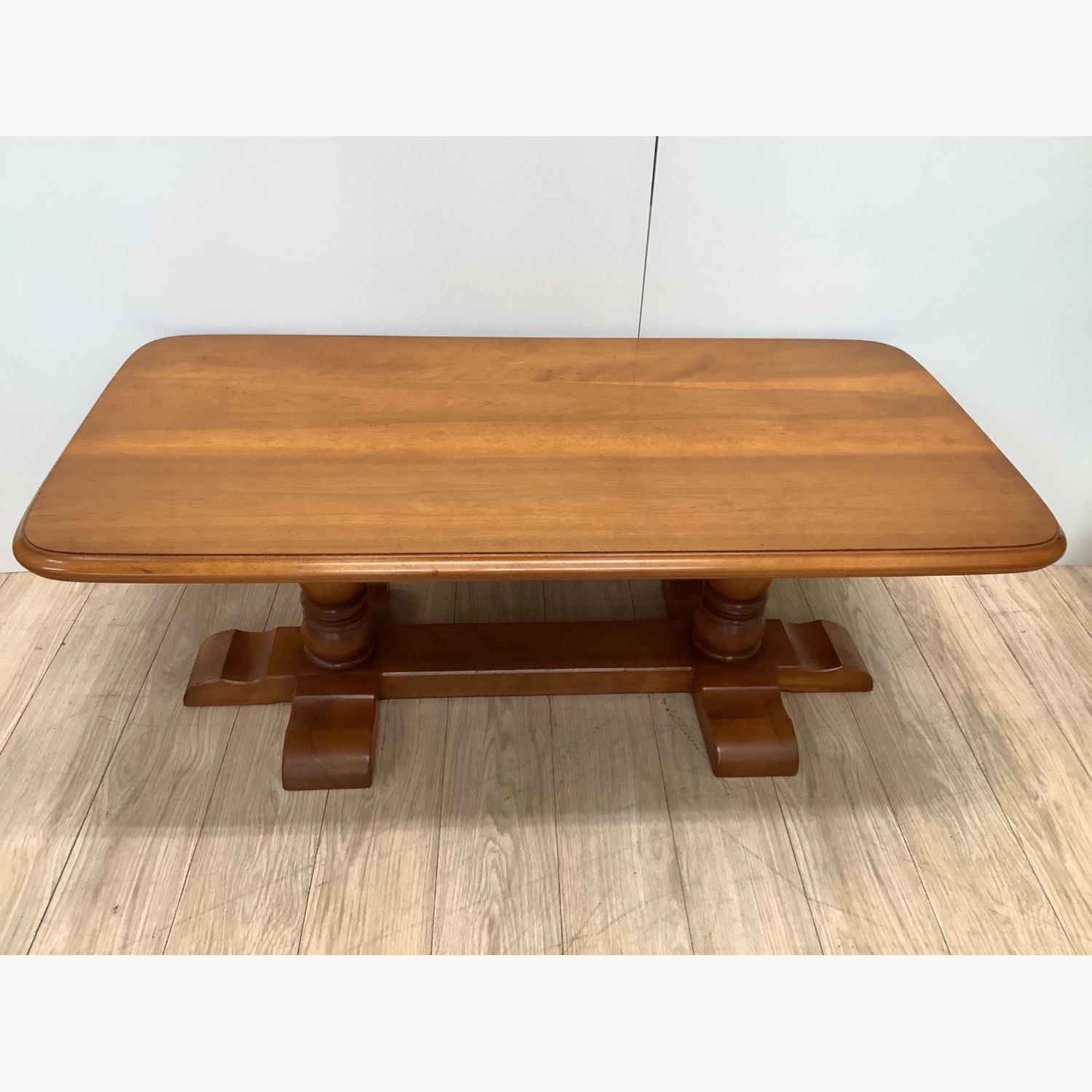 Daniel/横浜ダニエル Leona/レオナ 特注 ラウンドサイドテーブル