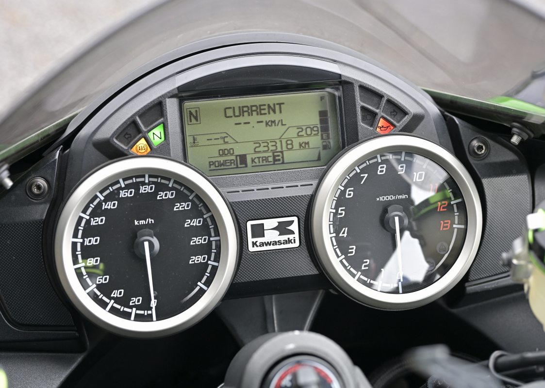 ZZR1400（Ninja ZX-14R欧州仕様）解説＆試乗インプレ】上品＆上質で