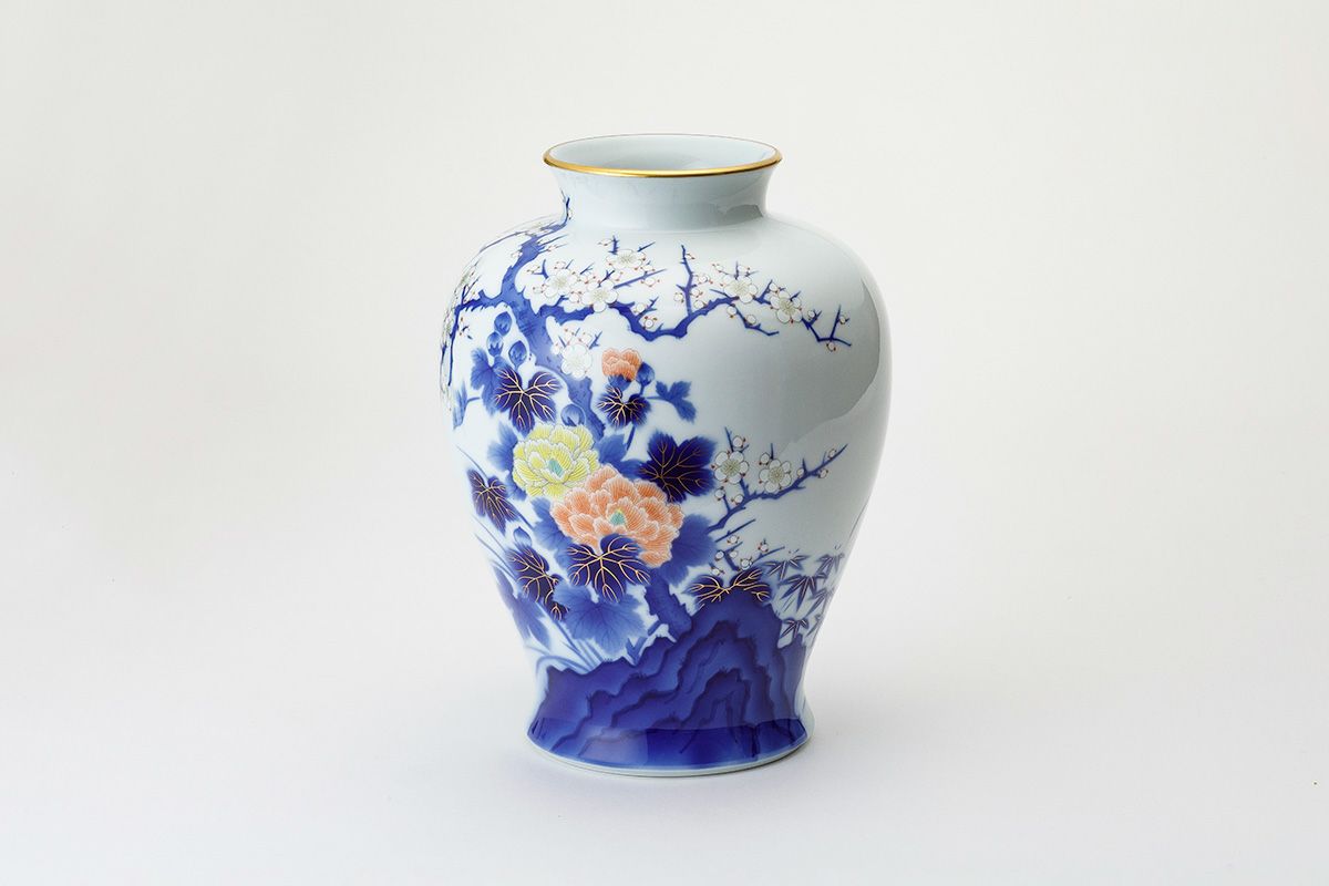 元代青白図梅花瓶 元代青白図梅花瓶 A blue and white
