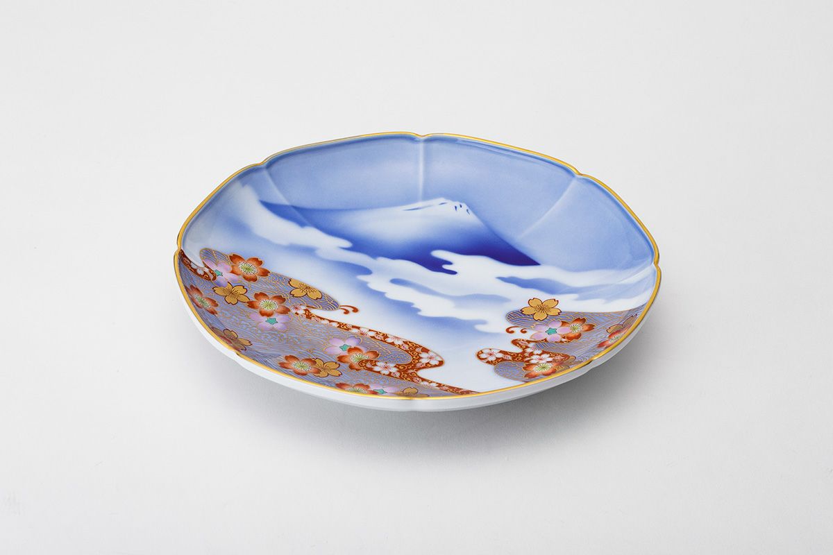 染錦富士に桜丸紋 飾皿(皿立付) | 有田焼 深川製磁｜公式オンラインストア