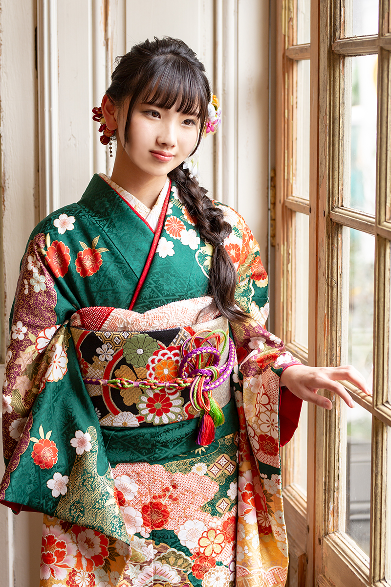 緑地に紅牡丹や松竹梅柄の鮮やか振袖 | MK振袖スタイル | 振袖購入