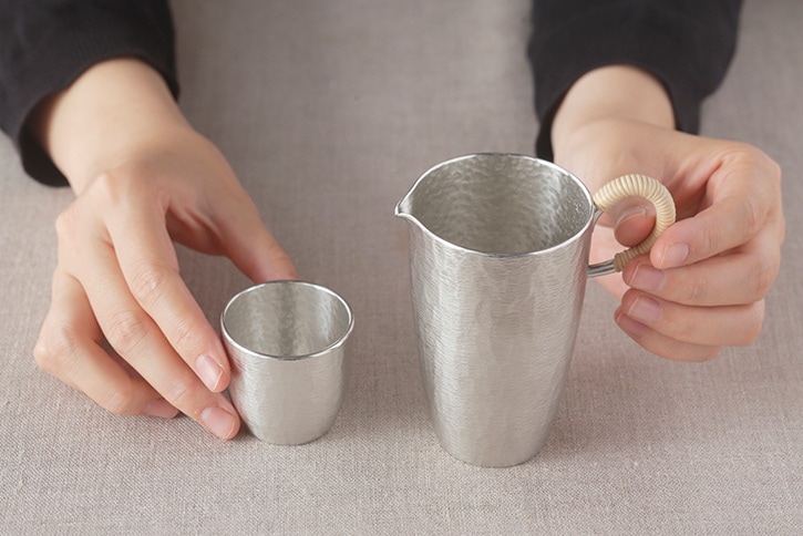 ぐい呑 鋳肌鎚目、千呂利 初瀬 （大阪錫器） | 酒器 | cotogoto