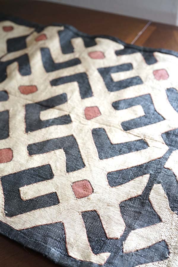 アフリカコンゴクバ族のラフィアのアップリケ敷物 395×59cm ge-756の