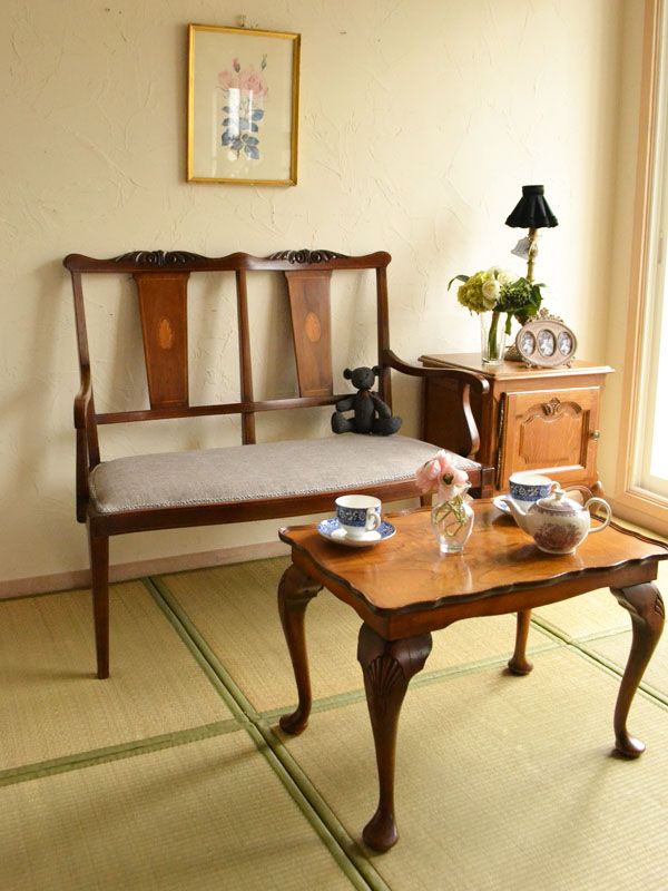 象嵌が美しいアンティークチェア、マホガニー材を使ったセティ（ソファ