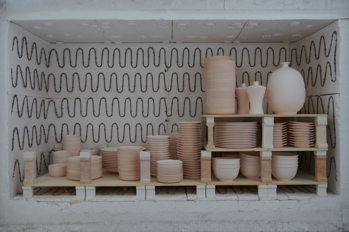 伊万里 鍋島焼 畑萬陶苑 楼閣山水図 大皿 31cm 小皿 セット 山水 風景