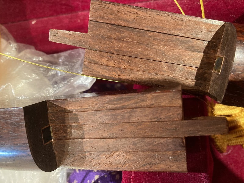 希少】長唄三味線 中棹 紅木 金細 綾杉胴 天然糸巻き 一本溝 希少