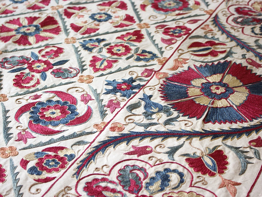 ウズベキスタン刺繍布 スザニ シルクの手刺繍スザニ ウズベキスタン