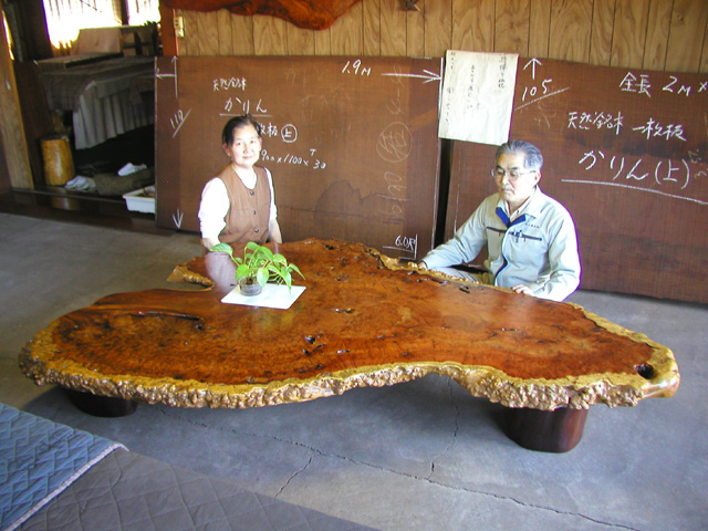 銘木 唐木 花梨無垢 花鳥透かし彫り 違い棚 ハーフムーンコンソール