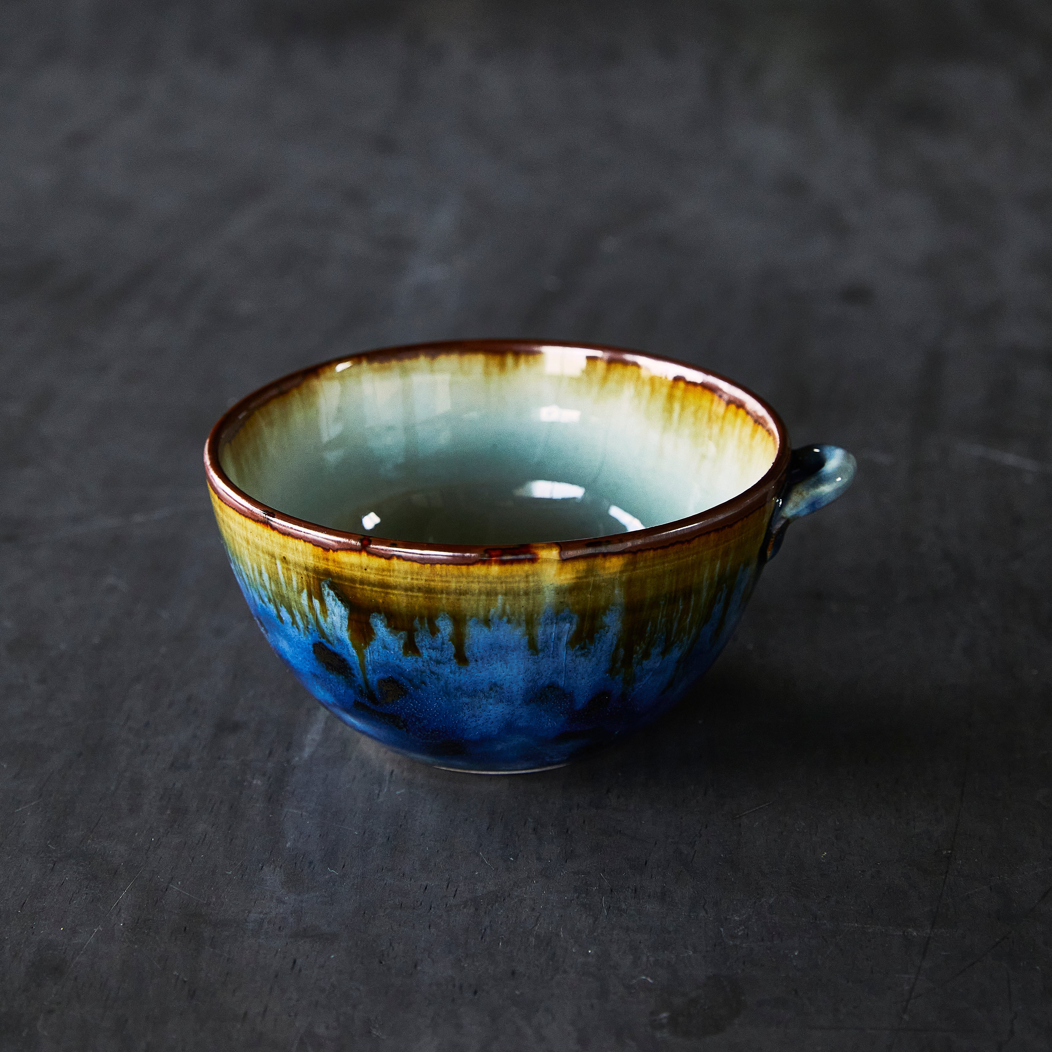 ぐい呑・盃】袖師焼 尾野晋也作 酒盃 酒器 花図 共箱 R1204ダU3 ぐい呑