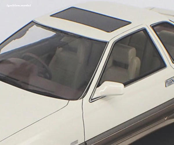 1:18 Toyota Soarer (Z20) 3.0GT-Limited -- White/Gold -- Ignition