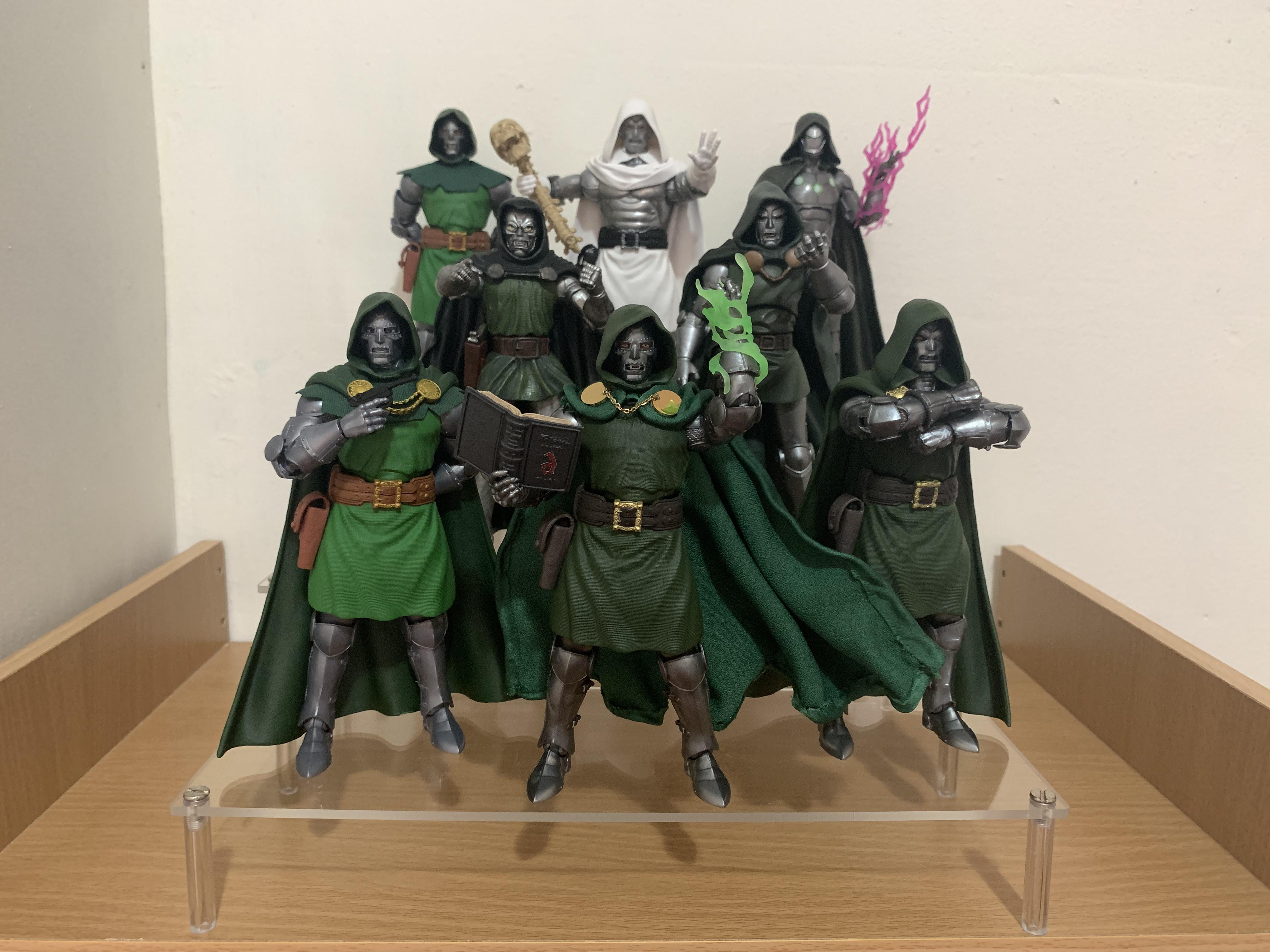 やっとドクター・ドゥームのマーベルレジェンドのディスプレイを更新