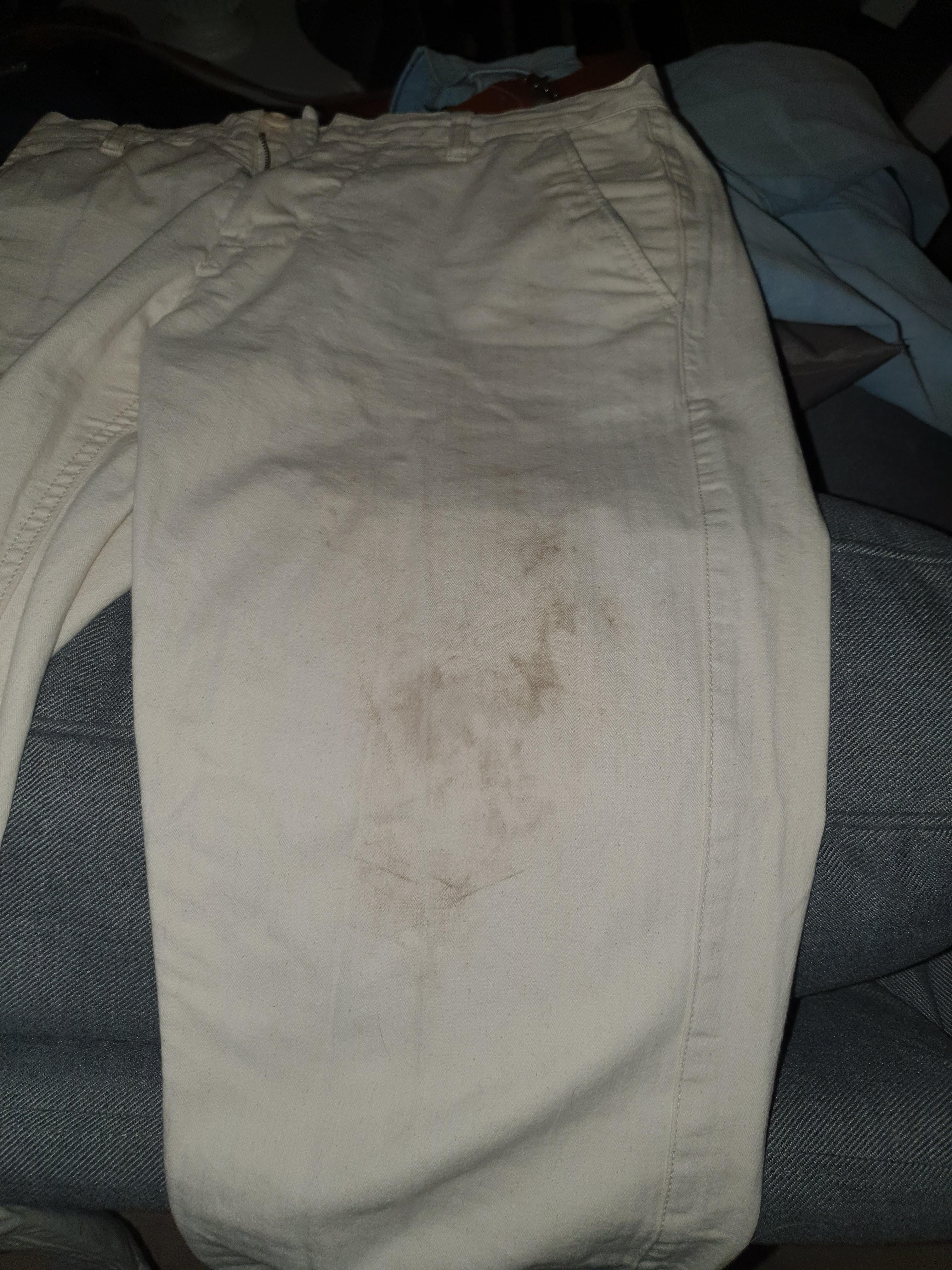 白いパンツについた泥汚れ、どうやったら落ちる？コットン素材なんだ