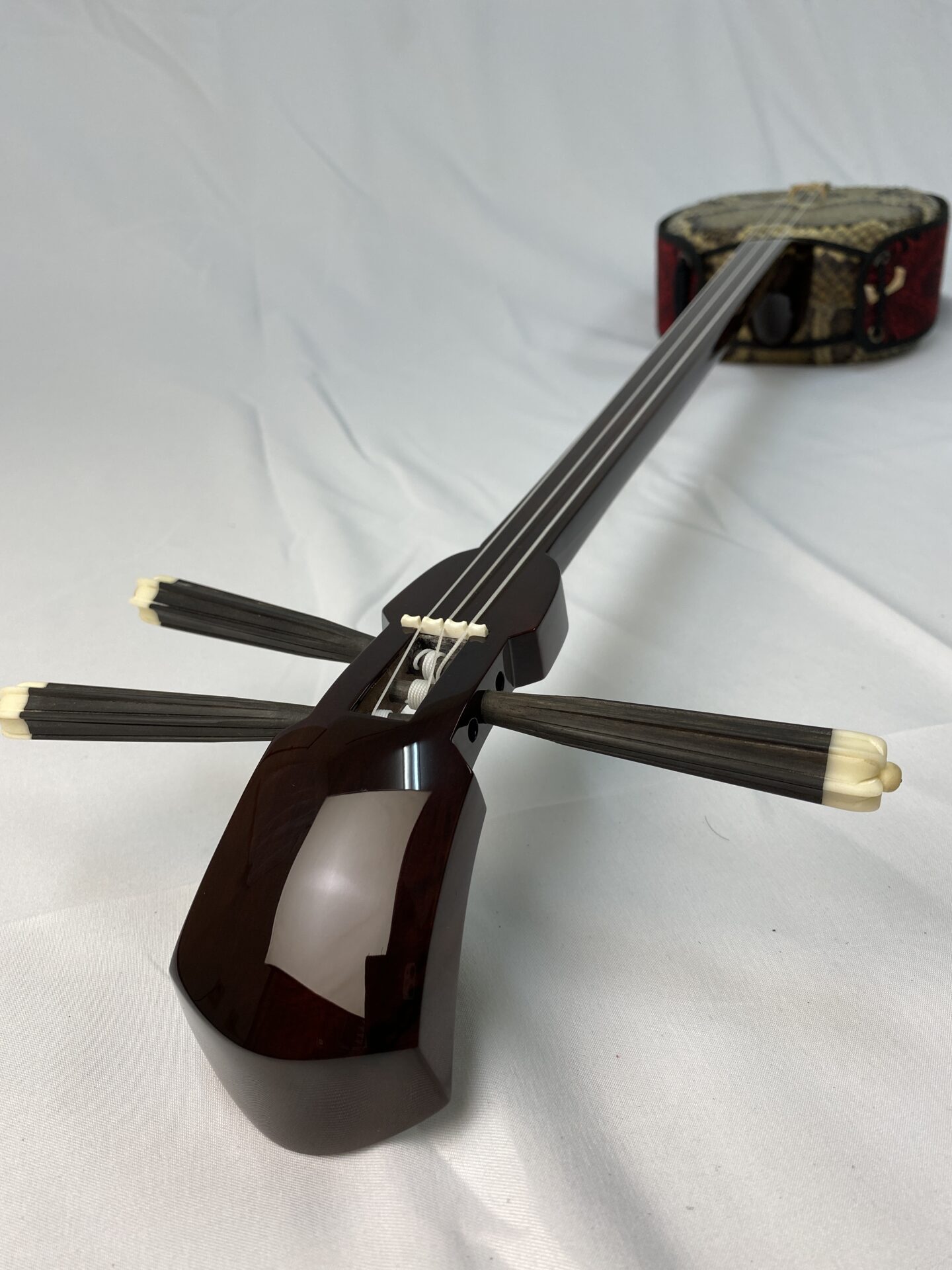 三線 / 本皮一枚張り /ユシ木 真壁型 /昭和当時物 三線/本皮