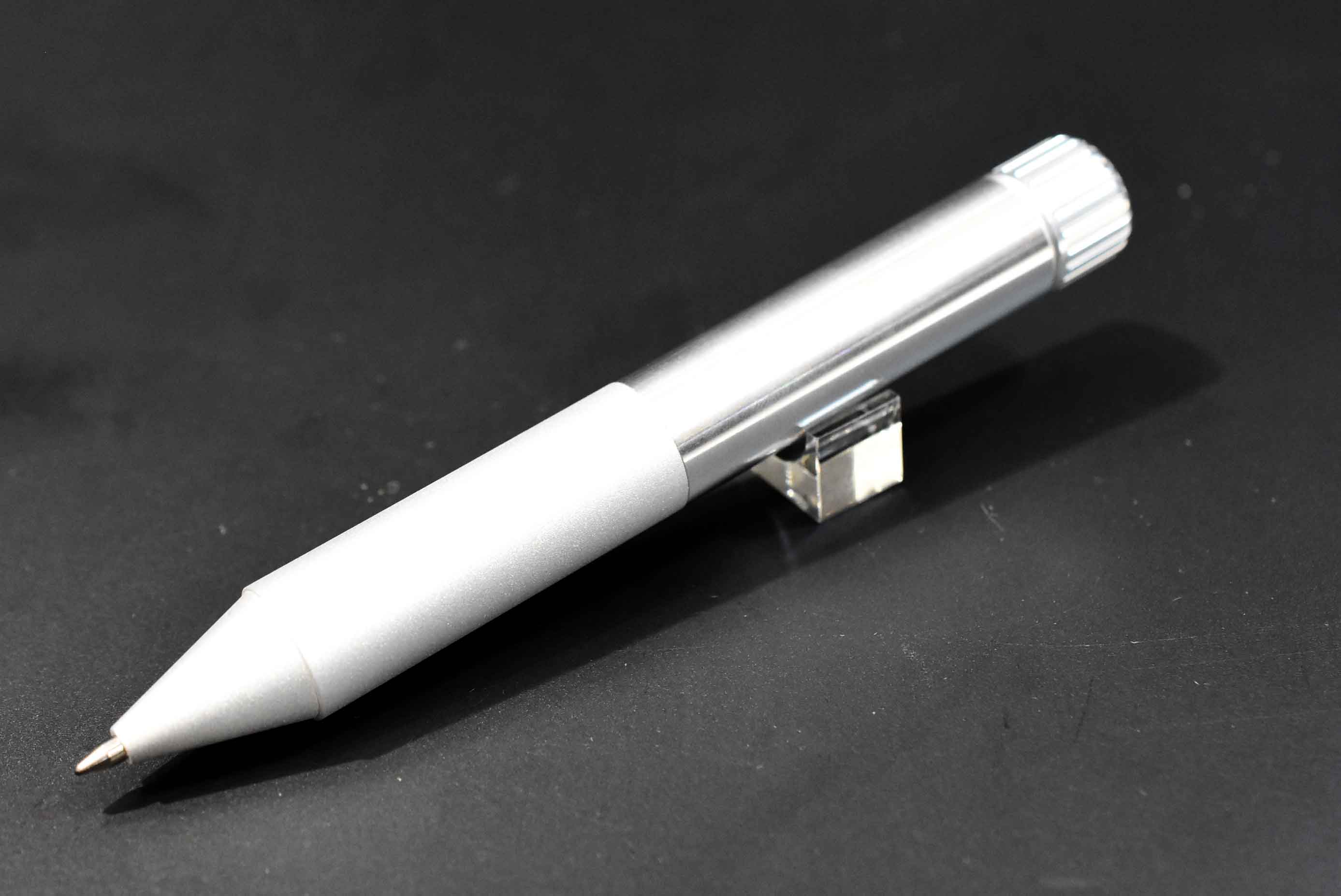 新品 サクラクラフトラボ003シルバー サクラクレパス 本体 替え芯付き