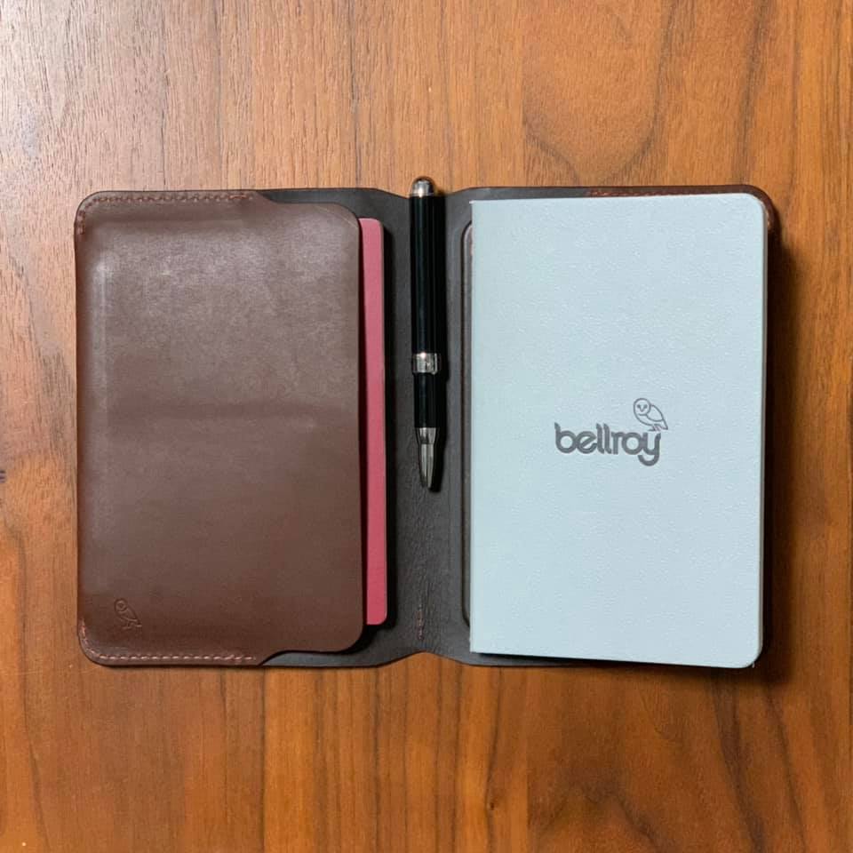 薄くてスタイリッシュなのに収納力や機能性もあります「Notebook Cover