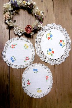 フランスアンティーク,リネン,花柄ドイリー,円形,丸,手刺繍,クロシェレース