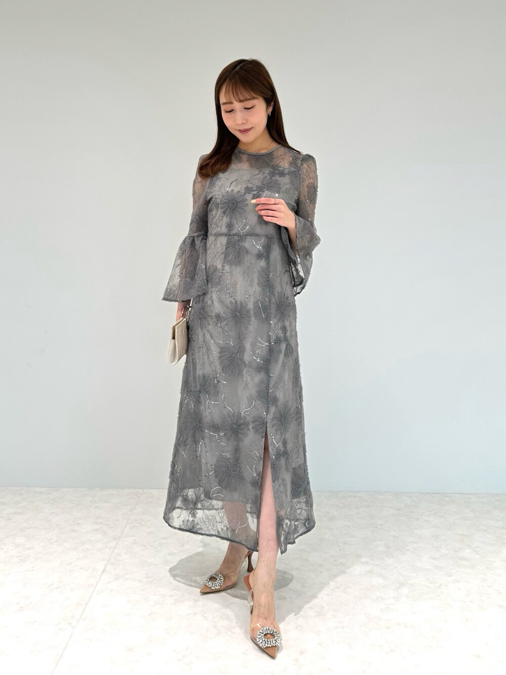 LEJA】スパンコール刺しゅうレース透け感フレアスリーブスリット入りI