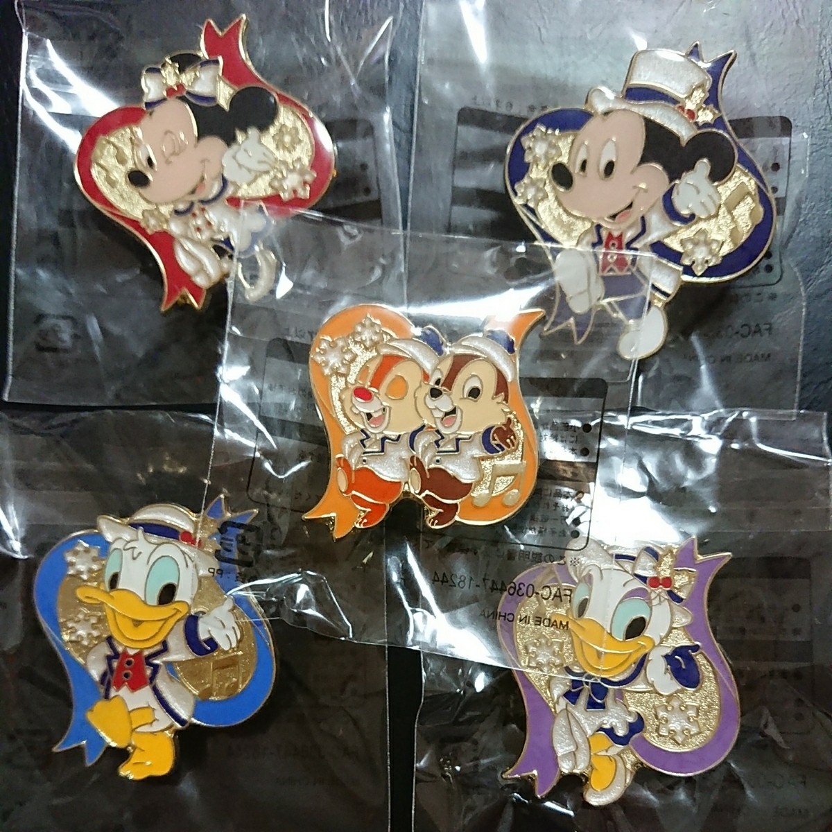 レア物】ディズニーモール限定 ドナルドチップデールピンバッジ 【レア