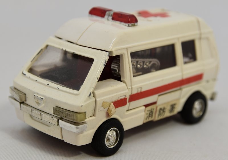 ダイアクロンカーロボットワンボックスチェリーバネット救急車タイプ