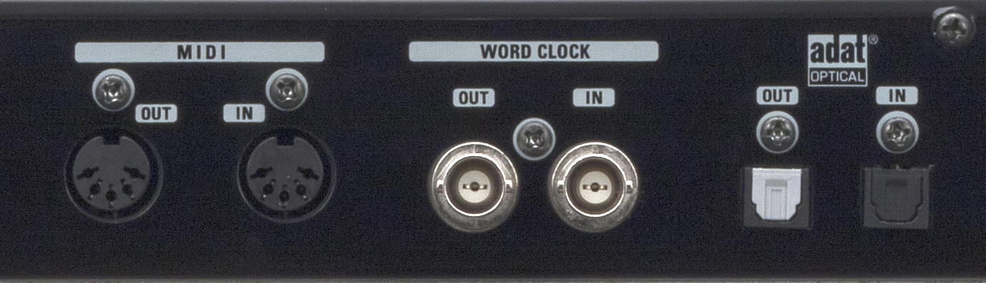 ZOOM UAC-8 | 最大18イン／20アウトの USB3.0 オーディオ