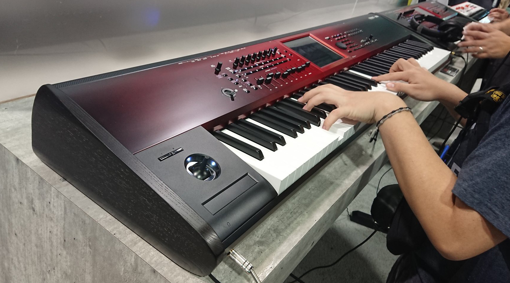 KORG Krome61 RED 50周年記念限定モデル 純正ケース等付き 美品 KORG