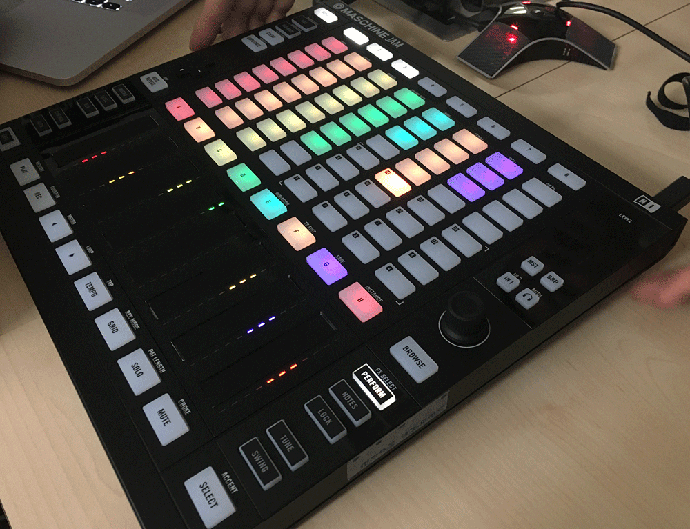 MASCHINE JAM レビュー！まさに楽器として確立したコントローラー