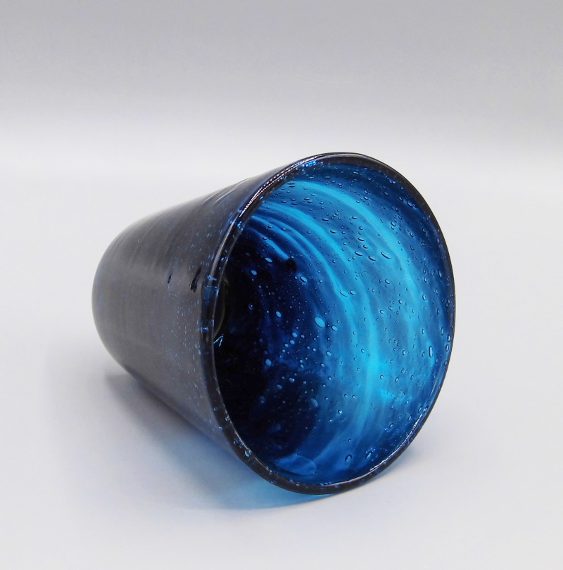 現代の名工 末吉清一が生み出す宇宙をテーマにした「2つの琉球ガラス