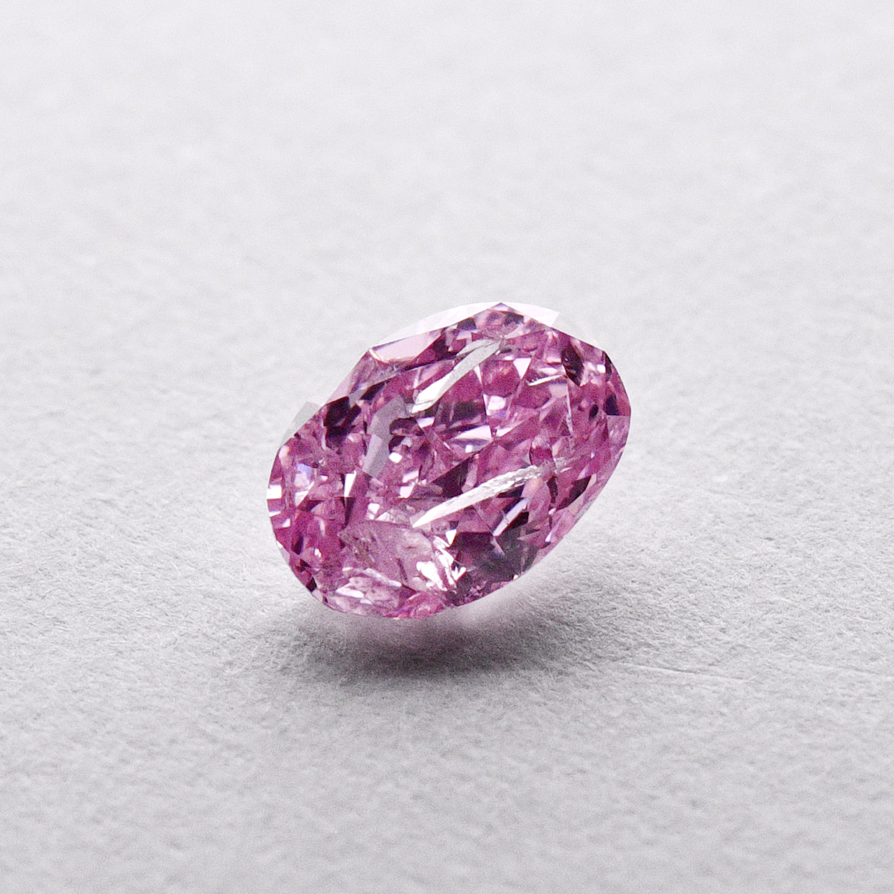 FANCY VIVID/ ファンシービビッドピンク 天然ダイヤモンド 特大サイズ