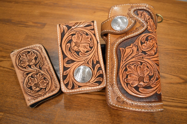 ラウンドジッパーカービングキーケース – J's LEATHER