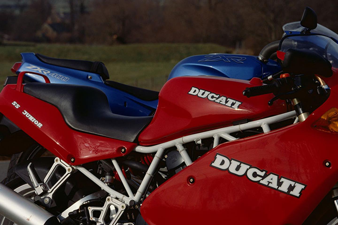 B3-11 DUCATI ドゥカティ 400SS Jr 純正 エンブレム シリアルナンバー
