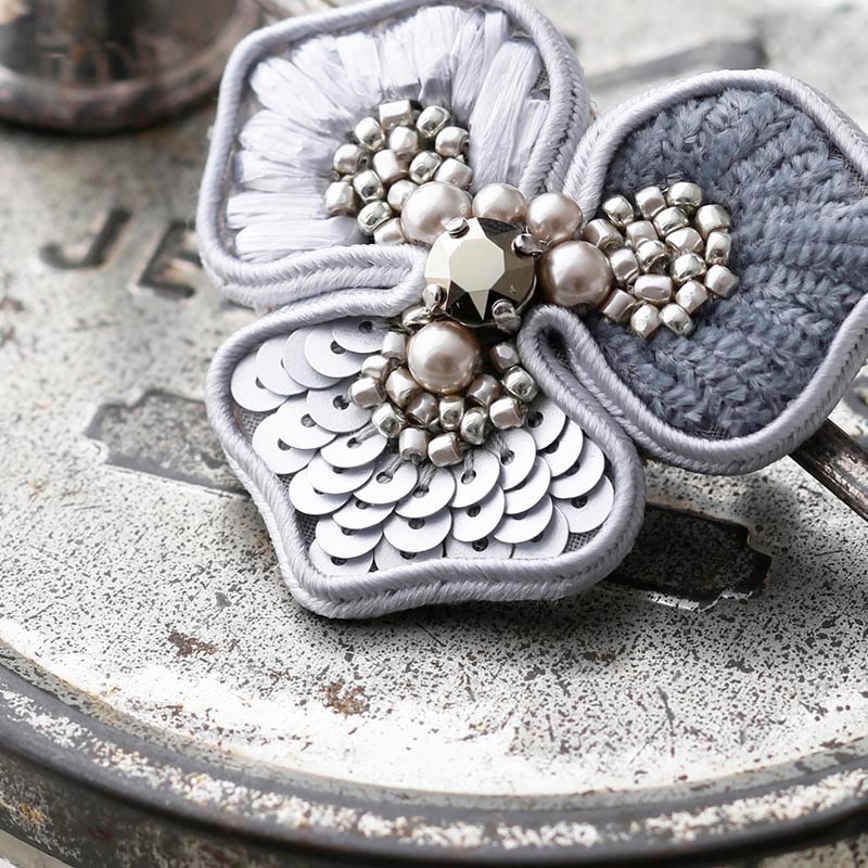 Immana Paris オートクチュールビーズ刺繍のブローチ 時計モチーフ（2