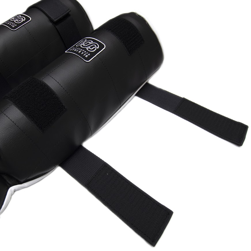 ISAMI 100A MMA シンガード ブラック/ホワイト レガース ISAMI 100A