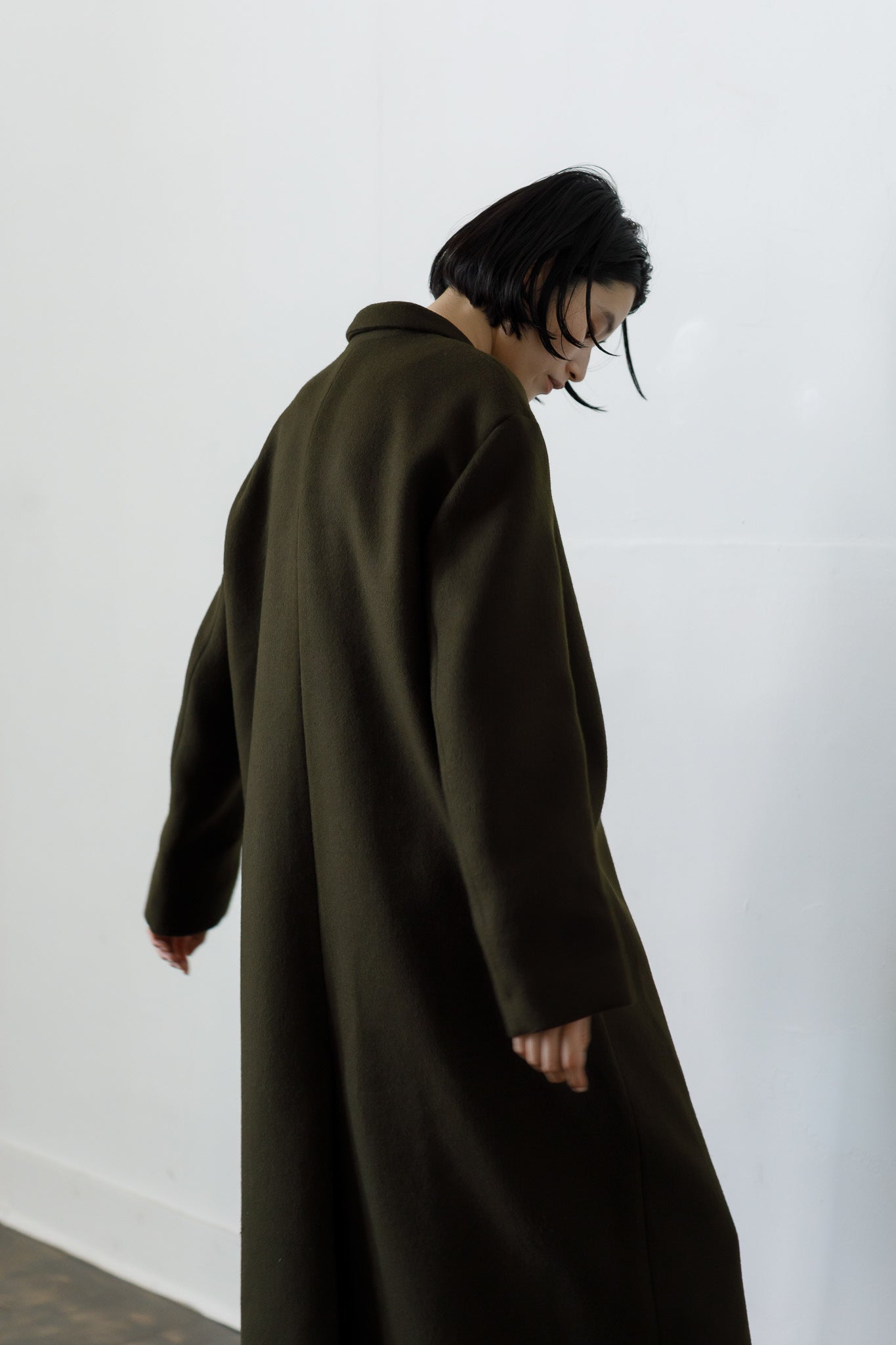Peaked lapel long coat (-forest green-) – NEAU